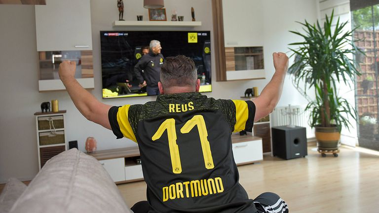 Nicht nur im Stadion wurde gejubelt, sondern auch in den heimischen Wohnzimmern. Unter dem #couchkurve hatten die Fans die Möglichkeit, ihr Bundesliga-Erlebnis zu teilen. Dies wird auch am kommenden Wochenende der Fall sein, denn ...