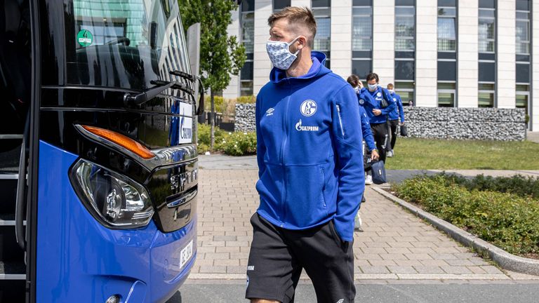 GUIDO BURGSTALLER: Ab Halbzeit zwei dabei. Steht bei erster Aktion im Abseits (51. Min.). Harit auf Burgstaller, wird abgefälscht, trifft Bürki (58.). Angriff in der 70. Min abgepfiffen, weil er bei Dahoud am Trikot zupft. Note: 3.