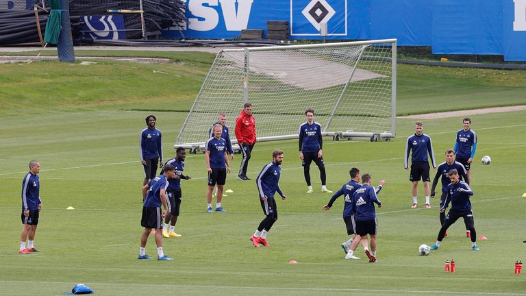 Der Hamburger SV wird sich auf das erste Spiel nach dem Re-Start im fränkischen Herzogenaurach vorbereiten.