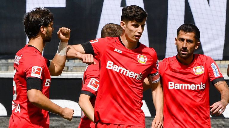 Kai Havertz (Mitte) schnürte einen Doppelpack für Leverkusen.