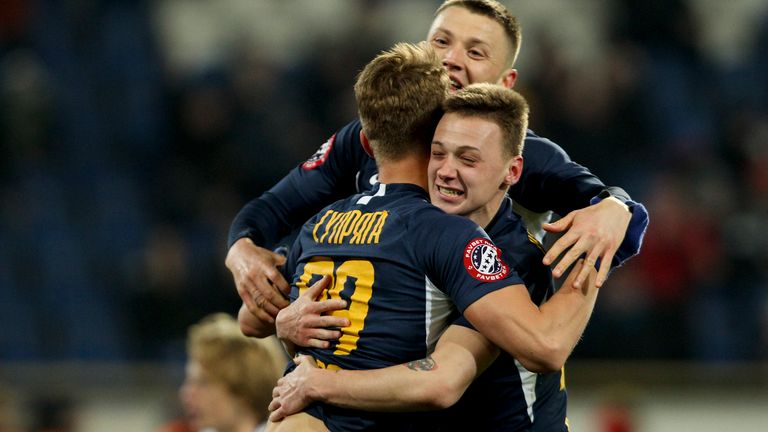 UKRAINE: Der Spielbetrieb in der ukrainischen Liga wird am 30. Mai unter Ausschluss der Öffentlichkeit wieder aufgenommen.