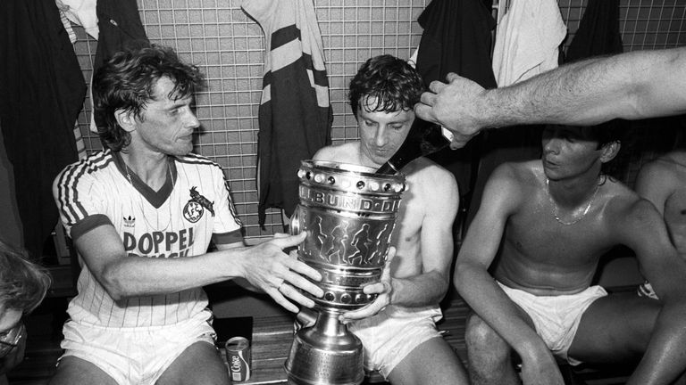 37 Jahre: Stadtderby im Endspiel – natürlich mit dem Sieger Köln. Der 1. FC bezwang die Fortuna mit 1:0, Pierre Littbarski markierte das goldene Tor. Gespielt wurde im Müngersdorfer Stadion in Köln, also für beide ein echtes Heimspiel.