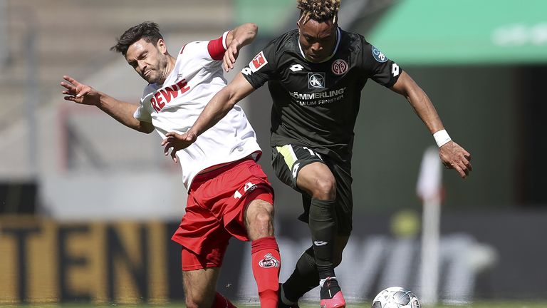 Pierre Kunde (r) beschert Mainz 05 mit einem tollen Solo einen Punkt beim 1. FC Köln.