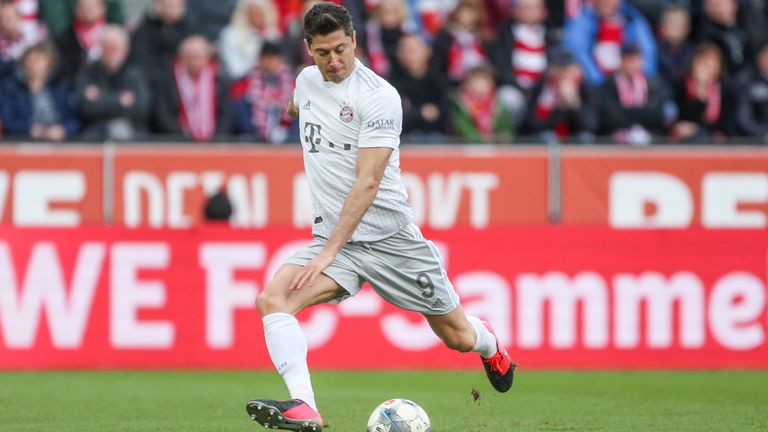 Zurück zu Robert Lewandowski. Der Pole feuert  in der Bundesliga am häufigsten auf das gegnerische Tor: 110 Torschüsse sind einsame Spitze. RB-Star Timo Werner folgt mit 95 Abschlüssen, auch Bayerns Serge Gnabry ist mit 79 Versuchen sehr fleißig. 