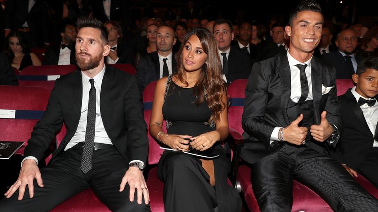 Lionel Messi (l.) und Cristiano Ronaldo gehören zu den Großverdienern in der Sportwelt.