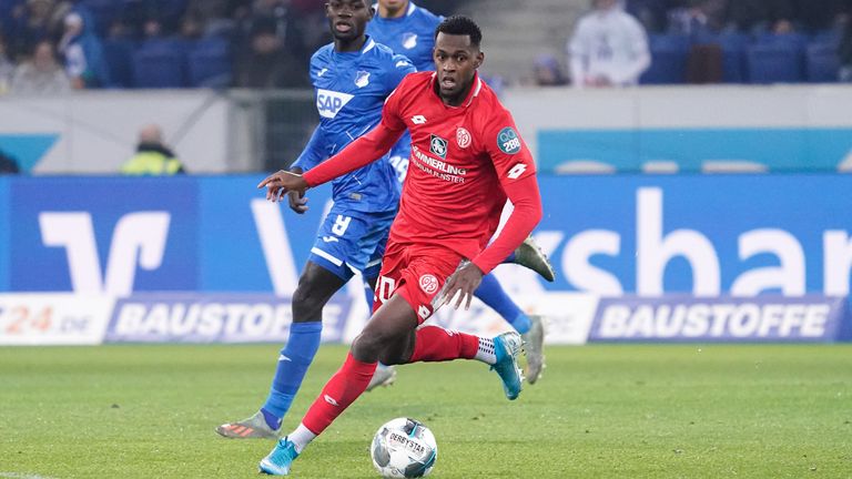 1. FSV Mainz 05 & West Ham United – Die Mainzer begrüßten zu Beginn der Saison acht neue Spieler. West Ham toppte das und brachte ganze elf Neuzugänge in den Kader. Zudem stehen beide Teams ganz knapp vor der Abstiegszone.