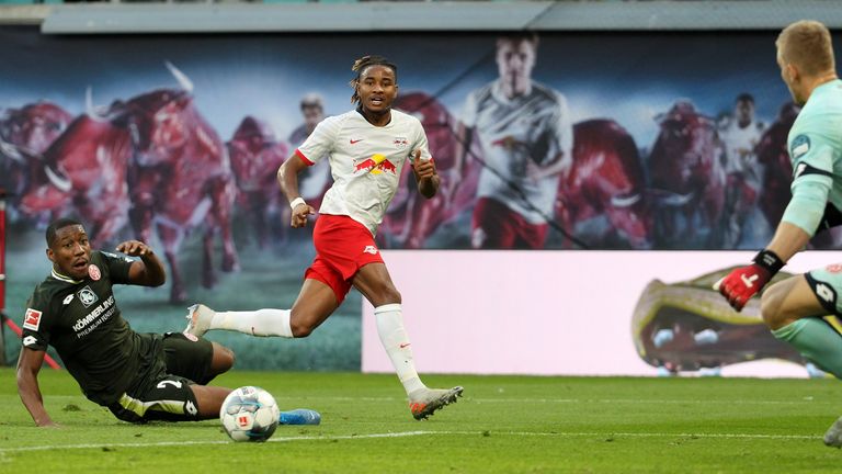 Leipzigs Christopher Nkunku zählt bislang zu den fleißigsten Offensivspielern. 62 Torschüsse legte er seinen Mitspielern auf, Liga-Spitze! Thomas Müller folgt mit 60 Torschussvorlagen auf Platz zwei, Frankfurts Filip Kostic ist Dritter (58 Vorlagen).