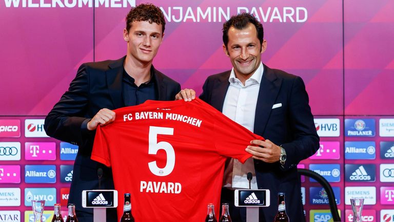 DER WELTMEISTER: Die Verjüngung der Verteidigung hat sich der Rekordmeister einiges kosten lassen. Benjamin Pavard kam im vergangenen Sommer für 35 Millionen Euro vom VfB Stuttgart und ist als Rechtsverteidiger nicht mehr wegzudenken. In 35 von 37 Spielen stand er auf dem Platz. 
