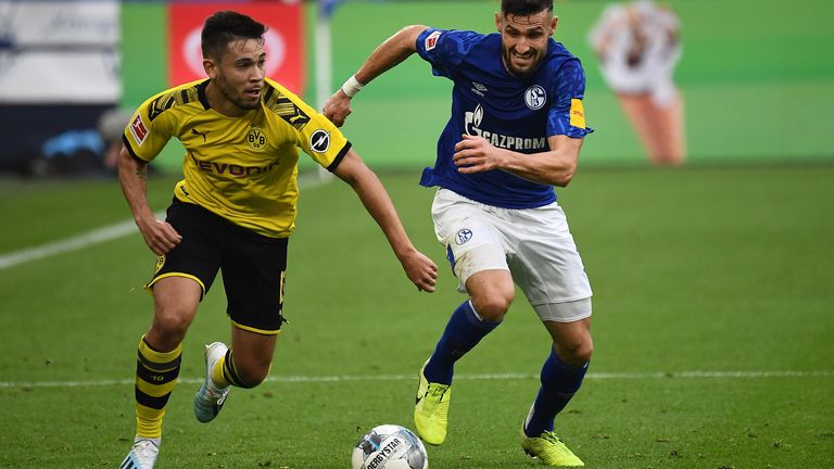 Platz 4: Zwei Tore im Revierderby gegen Schalke 04 zum Bundesliga-Restart! Raphael Guerreiro zeigte sich nach der Corona-Zwangspause in Bestform und schafft es so auch in die Top10 der besten Torjäger der Rückrunde (5 Tore in 9 Spielen).