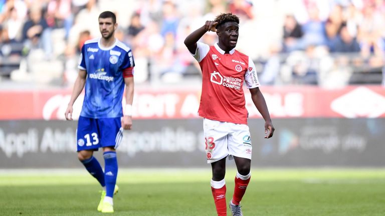 PLATZ 9 - Nathanael Mbuku (Stade Reims, Linksaußen): 17 Jahre, vier Monate und 25 Tage. Debütierte am 10.08.2019 gegen Olympique Marseille. 