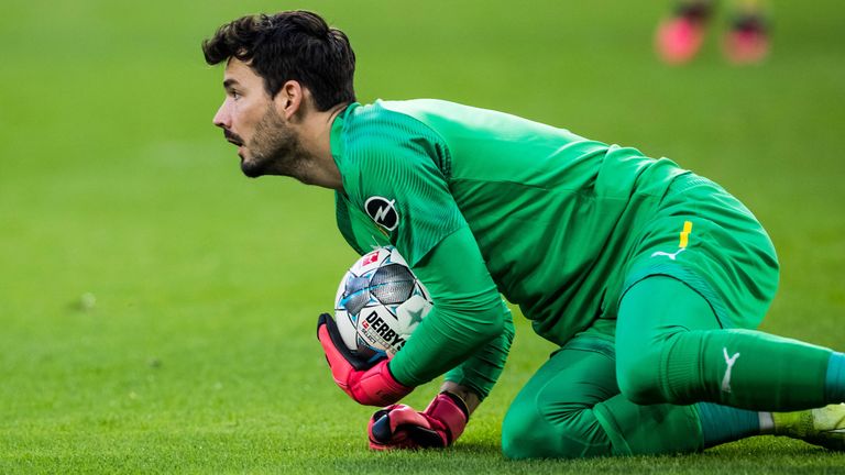 ROMAN BÜRKI: Wurde im gesamten Derby nur einmal in der 26. Minute auf die Probe gestellt und behielt die Ruhe. Sonst gab es für den Keeper nichts zu tun. Note: 3