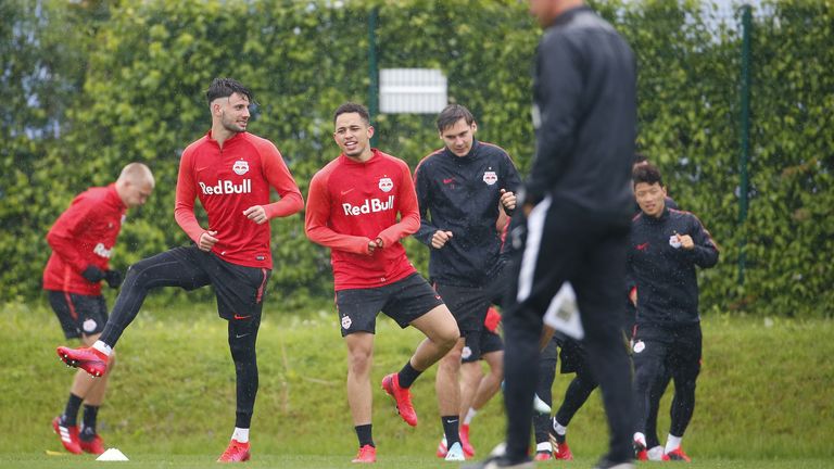 ÖSTERREICH: Am 29. Mai soll das Pokalfinale zwischen Red Bull Salzburg und Zweitligist Austria Lustenau ausgetragen werden. Die Liga wird ab 2. Juni (Qualifikationsrunde) sowie 3. Juni (Meisterrunde) fortgesetzt.