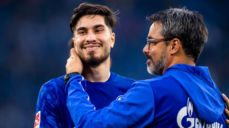 Schalke 04 & FC Arsenal – Der Einfluss der beiden Trainer zeigt einige Gemeinsamkeiten. Beide Teams wollen noch nach Europa und sich nicht nur im Tabellenmittelfeld sehen. Zudem zeigen Schalkes Serdar und Arsenals Saka eine ähnliche Entwicklung.