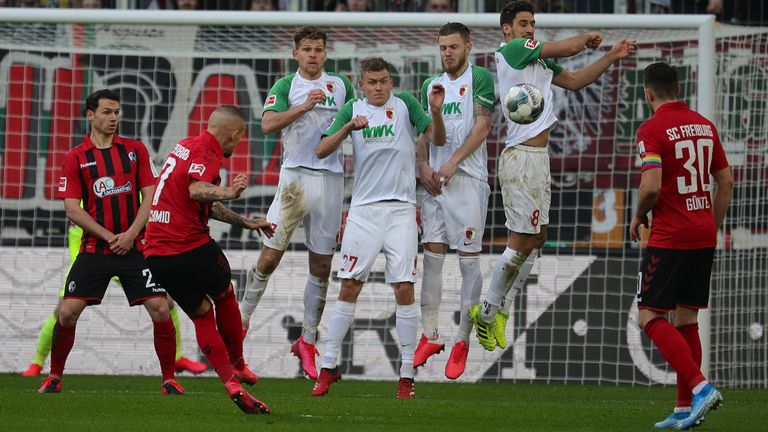 Platz 5: Jonathan Schmid – Seit 2008 spielt der Franzose in Deutschland. In der Bundesliga stand der 29-Jährige bereits für Freiburg, Augsburg und Hoffenheim auf dem Platz. Dabei verwandelte er insgesamt acht Freistöße direkt.