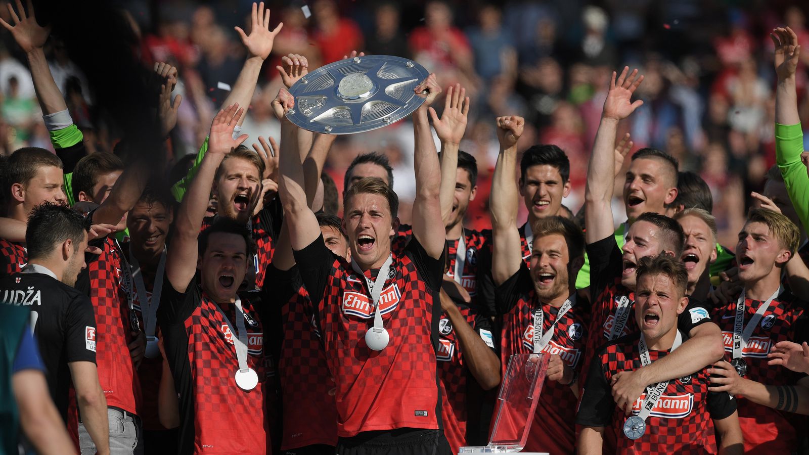 Titel, Aufstiege und Rekordvorsprünge: Die Meister der 2. Bundesliga ...