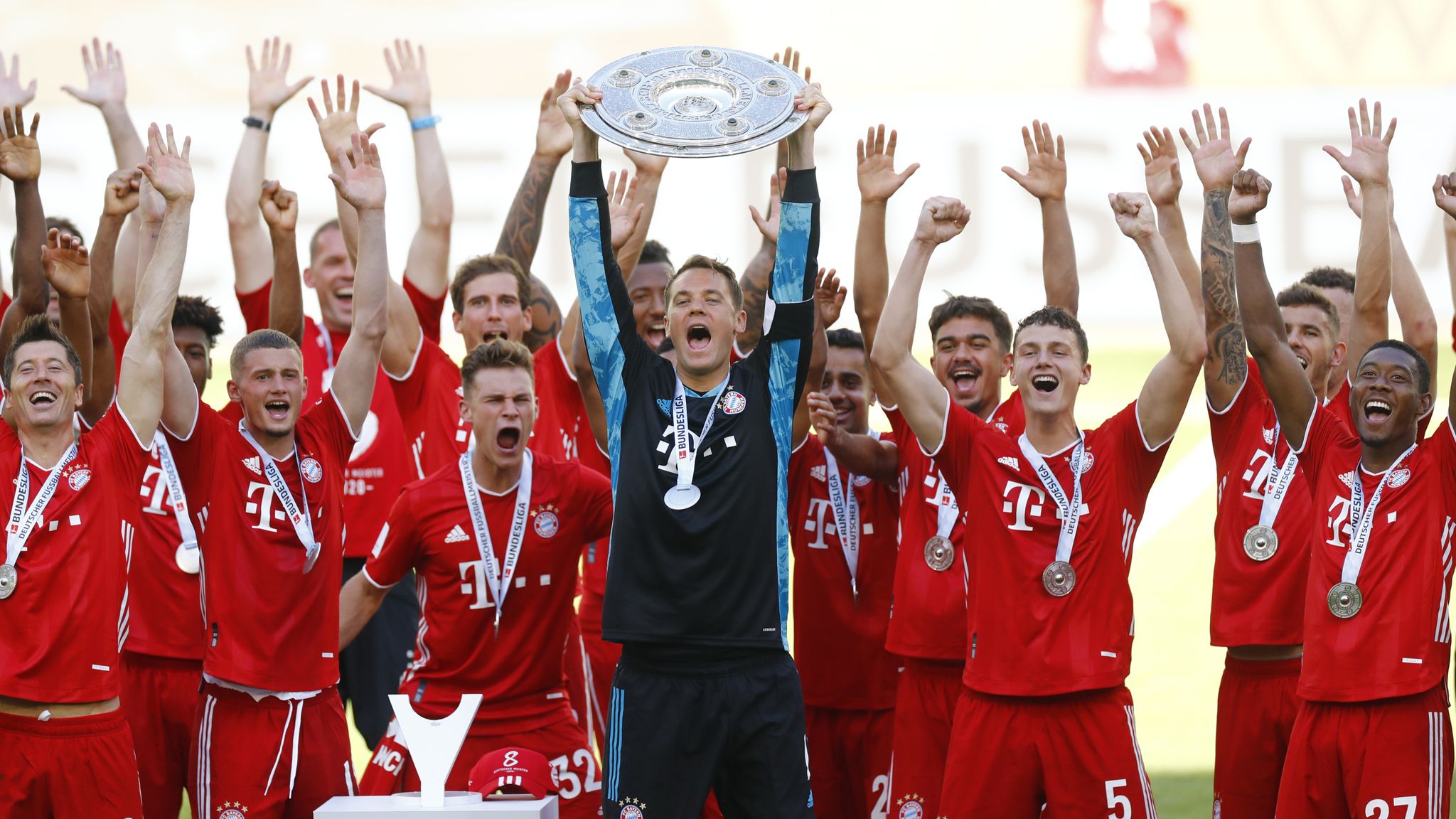 FC Bayern Bekommt Die Schale überreicht - Die Besten Bilder Der ...