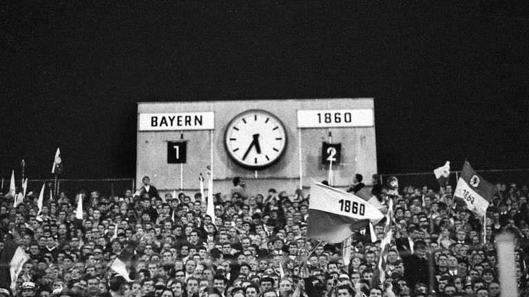 PLATZ 5: In der Hinrunde mischen die Sechzger überraschend im Meisterschaftsrennen mit und haben den großen FC Bayern am Rande einer Niederlage (Endstand 2:2). Die Löwen verlieren unter Albert Sing nur dreimal und stehen zur Pause auf dem 3. Platz...