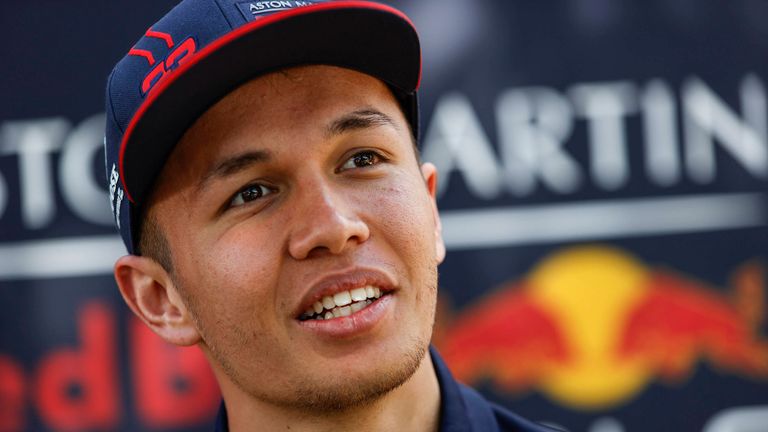 Alexander Albon (Red Bull Racing): „Als junger Fahrer muss er sich in der Formel 1 stabilisieren und für die Konstrukteur-WM beständig in die Punkte fahren. Auch wenn er Verstappen vor sich hat, muss er liefern, um nicht unter die Räder zu kommen."