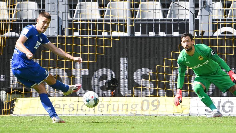 Andrej Kramaric trifft beim 4:0-Sieg gegen den BVB unter anderem per &#39;No-Look-Elfmeter&#39;.