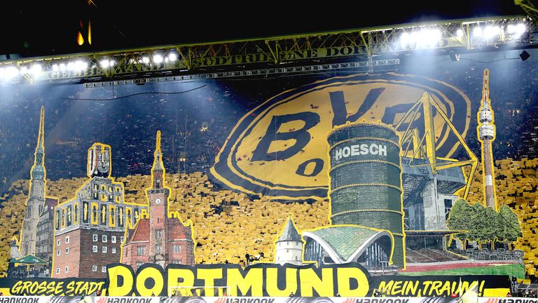 Eine von vielen beeindruckenden Choreos der Dortmunder Fans.