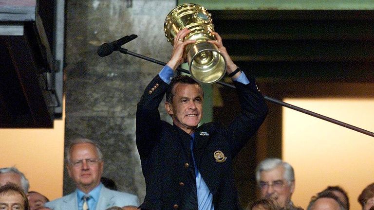 OTTMAR HITZFELD: Der 71-Jährige holte ganze dreimal das Double mit dem deutschen Rekordmeister (2000, 2003, 2008) und ist damit der erfolgreiche 'Double-Coach. Der Trainer kommt auf zwei Amtszeiten bei den Bayern (1998 bis 2004 und 2007 bis 2008). 