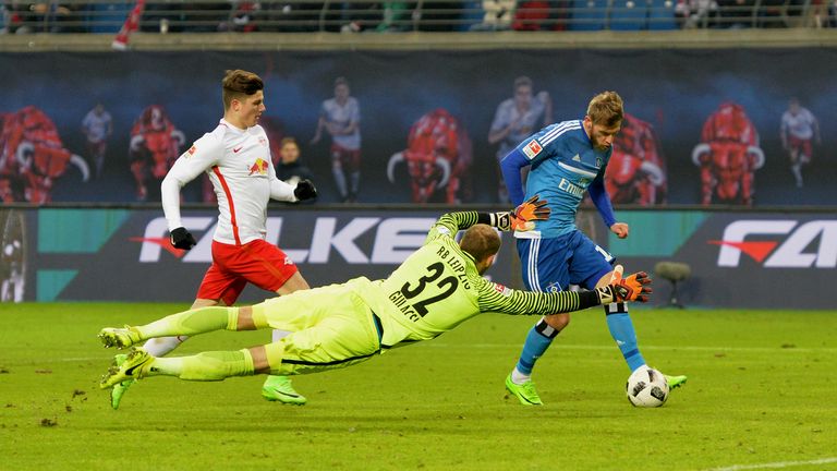 PLATZ: Am 11. Februar 2017 schoss Hamburgs Kapitän die Rothosen zum 3:0-Auswärtssieg bei RB Leipzig - zum Zeitpunkt seines Treffers stand der Routinier erst 27 Sekunden auf dem Platz. 