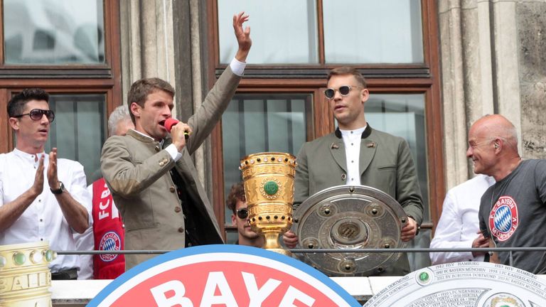 Bayern-Legende Thomas Müller (l.) hatte in 20 Jahren beim deutschen Rekordmeister einiges zu feiern. 