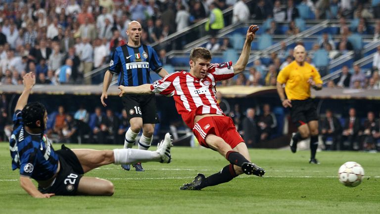 CL-Finale gegen Inter 2010: Thomas Müllers erstes Endspiel in der Königsklasse nahm ein bitteres Ende für den Stürmer, dessen Bayern gegen Inter Mailand mit 0:2 den Kürzeren zogen und am Ende "nur" Zweiter wurden. 