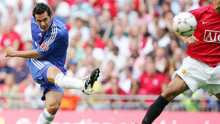 7 – Bei sieben verschiedenen Vereinen stand Pizarro unter Vertrag. Nach drei Stationen in seiner Heimat Peru, wechselte der Stürmer zu Werder. Außerdem trug er das Trikot von Chelsea, Bayern und Köln.