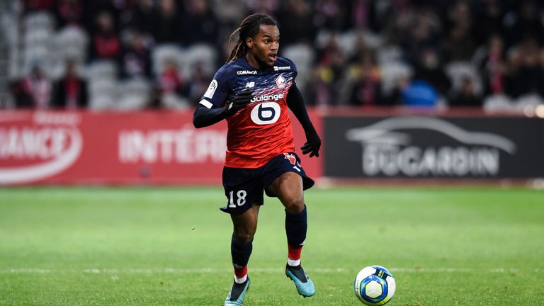 2019 folgte der Wechsel, Lille war vom Potenzial des Youngsters überzeugt. Aktuell ist Sanches Stammspieler, der 22-Jährige geht mit konstant starken Leistungen voran. Nun gibt es lukrative Angebote für ihn („könnten ihn für viel Geld verkaufen“).