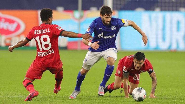 Schalke und Leverkusen trennen sich unentschieden.