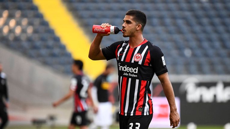 EINTRACHT FRANKFURT: Andre Silva (Foto) war im Tausch mit dem ehemaligen Pokalhelden Ante Rebic vom AC Milan an den Main gewechselt. Mit acht Treffern ist der Portugiese bester Torschütze der Eintracht - dennoch ist sein Verbleib ungewiss. 
