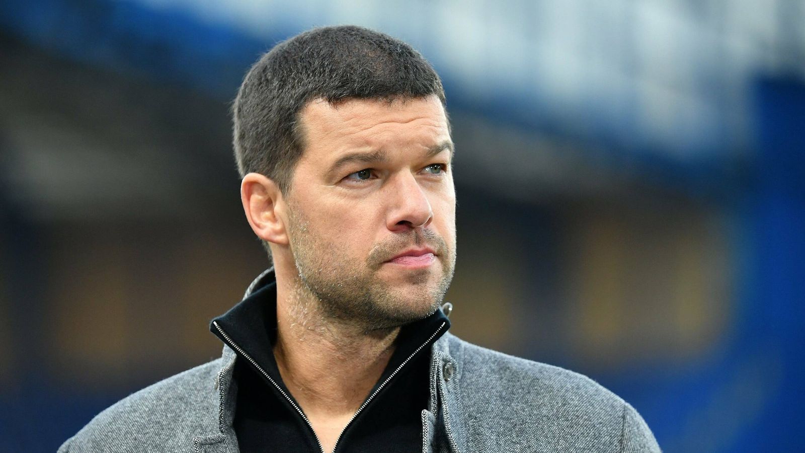 Fußball News: Ballack spendet Trikots zur Rettung von ...