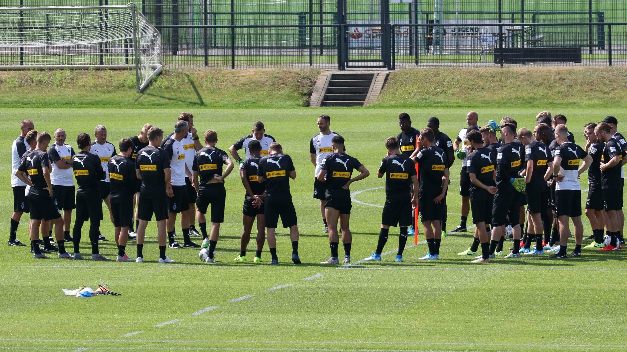 Borussia Mönchengladbach News: Trainingsstart Mit Fans | Fußball News ...