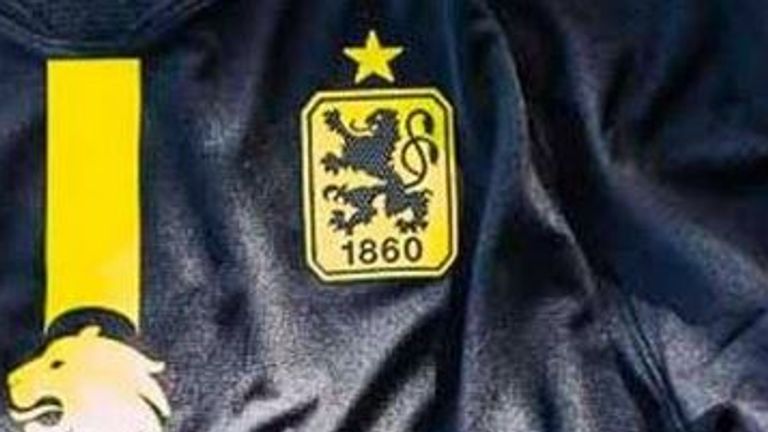 Das neue Trikot von 1860 München kommt in einem Schwarz-Gelben Design daher. (Quelle: Instagram @tsv1860)