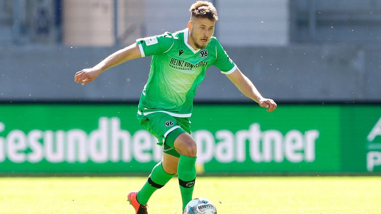 Waldemar Anton wechselt zum VfB Stuttgart.
