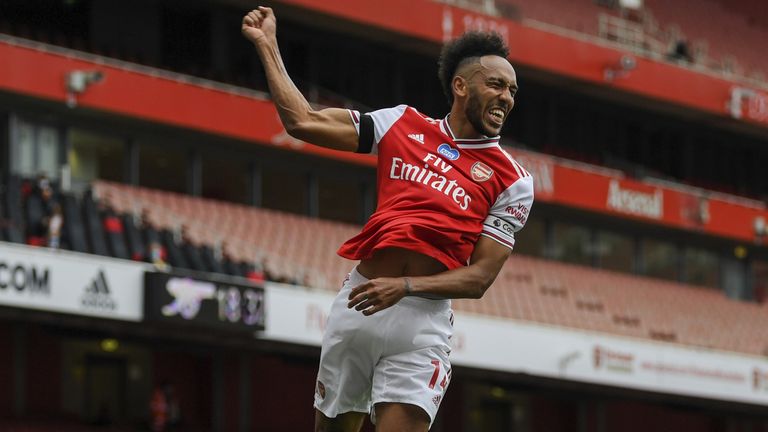 Pierre-Emerick Aubameyang trifft gegen Norwich doppelt und legt einen weiteren Treffer auf.