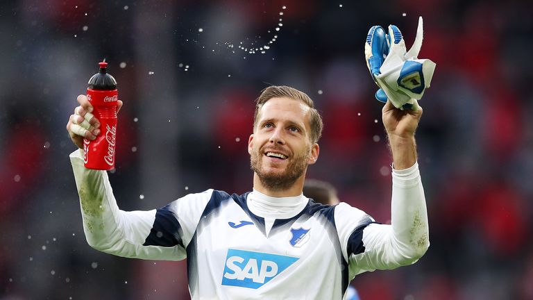 Oliver Baumann continuará vestindo a camisa do Hoffenheim nos próximos anos.