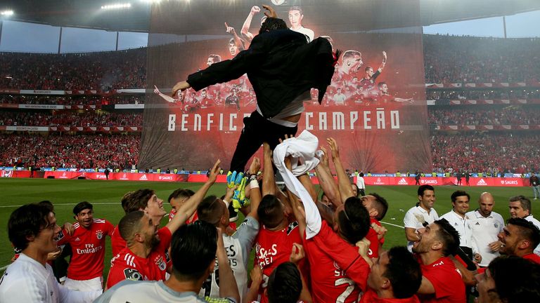 Portugal: Benfica Lissabon 37 Meisterschaften (letzter Titel: 18/19)