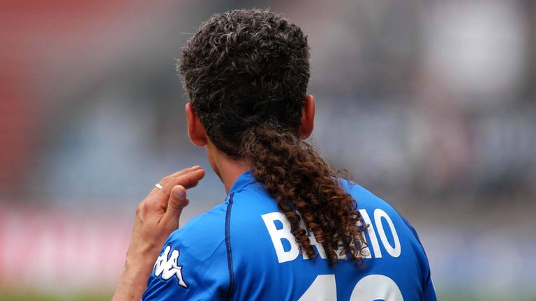 Nummer 10 - Roberto Baggio (Brescia Calcio): Nach einer eigentlich schon beeindruckenden Karriere mit Engagements bei Juve, Milan oder Inter wechselte er 2000 noch einmal zu Brescia. Dort gelang ihm vier Mal der Klassenerhalt 