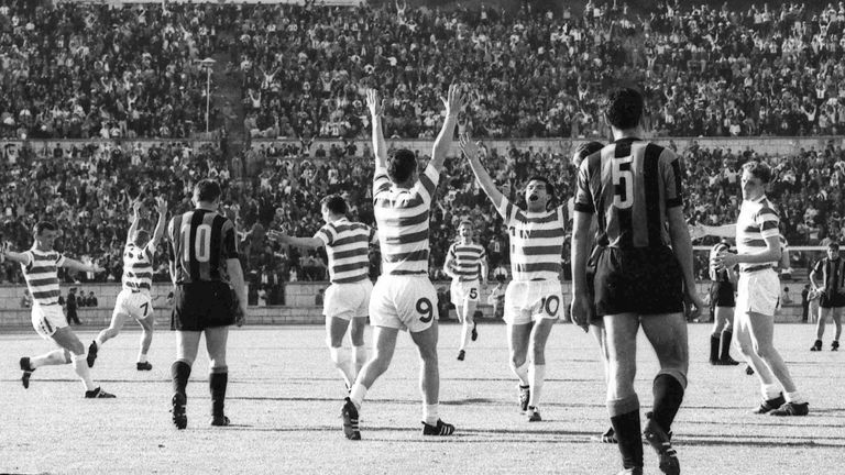 Celtic Glasgow geht 1967 als erster Triple-Sieger in die Geschichte ein. Die Schotten gewann das Finale im Europapokal der Landesmeister mit 2:1 gegen Inter Mailand.