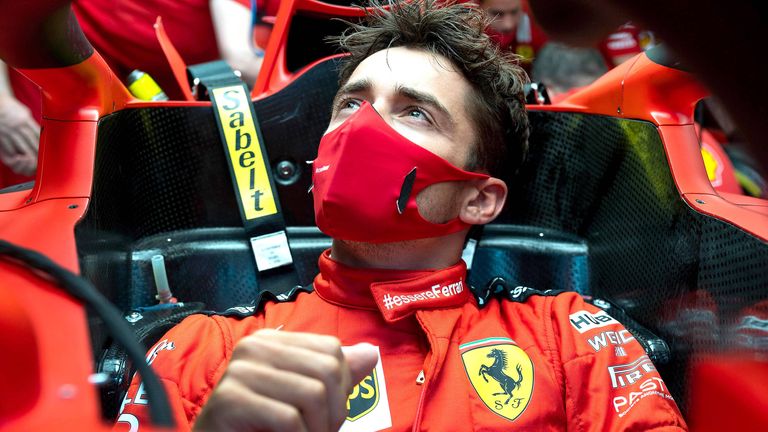 Charles Leclerc (Monaco) bleibt weiterhin Pilot bei Ferrari.