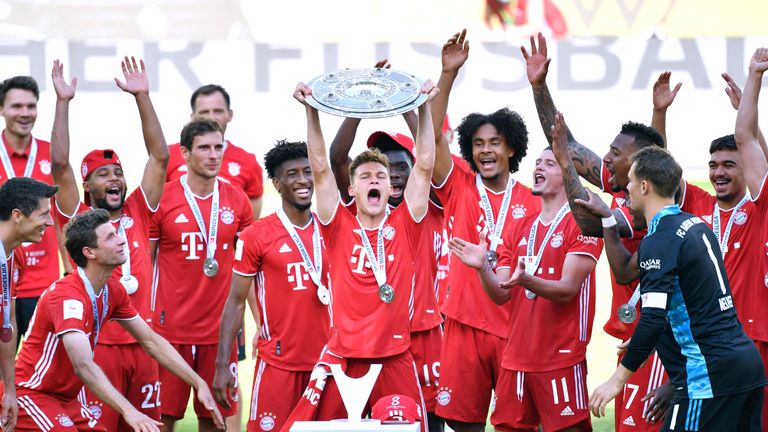 Deutschland: Lange Zeit schwächelte der FC Bayern und ließ den BVB am Titel schnuppern. Am Ende schlug der deutsche Rekordmeister, ungeschlagen in der Rückrunde, zurück und sicherte sich verdient den Titel - zum achten Mal in Folge.