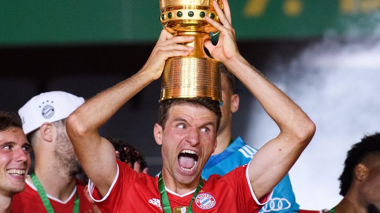 24 Titel – Thomas Müller: Weltmeister, Champions-League-Sieger, Rekord-Deutscher-Meister (9x): Der "Gaudibursch" hat in seinen zwölf Profijahren im Schnitt zwei Titel pro Saison geholt. Und ist neben Kroos der jüngste der Liste.