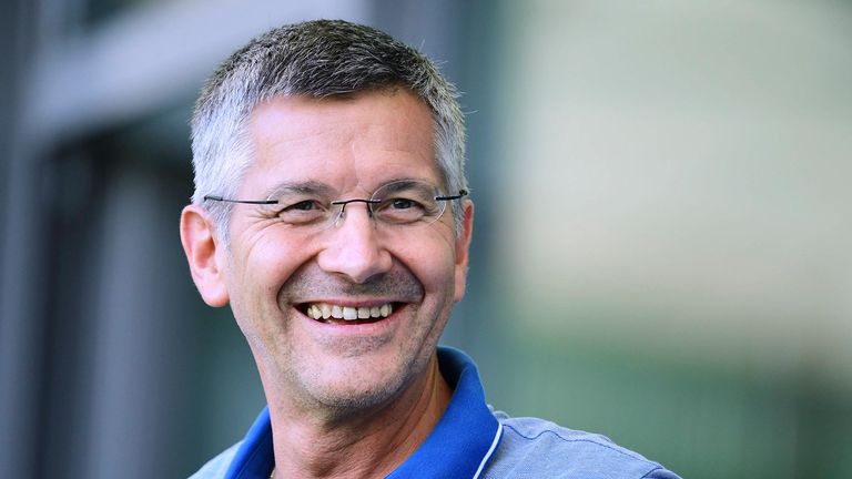 Bayern-Präsident Herbert Hainer regt die Debatte über einen möglichen Aufstieg von Zweitvertretungen an. 