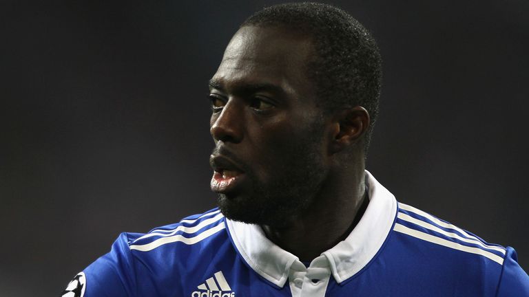 Hans Sarpei ist mit dem Verhalten seines Ex-Klubs Schalke 04 im Fall Matondo nicht zufrieden. 