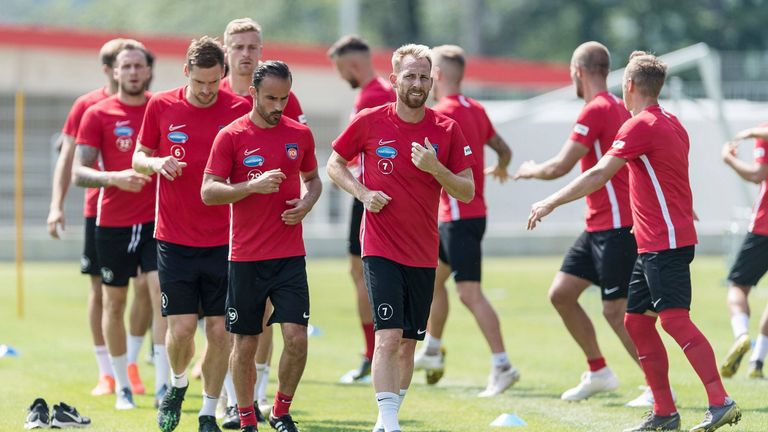 1. FC Heidenheim: Nach dem Scheitern in der Relegation gegen Werder Bremen startet der FCH am 05. August in die Vorbereitung auf die neue Saison – wie gewohnt mit Leistungsdiagnostik, sportmedizinischen Untersuchungen und Fotoshootings.