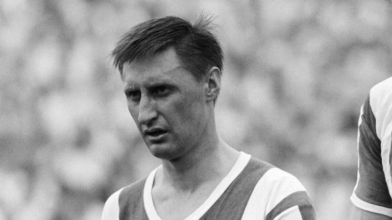 Werner Ipta (hier im Trikot von Hertha BSC) - 21 Pflichtspiele (Juli 1963 - Juli 1964).