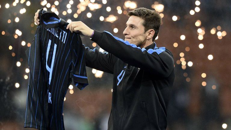 Nummer 4 - Javier Zanetti (Inter Mailand): Der Argentinier bearbeitete stolze 19 Jahre die rechte Defensivseite der Italiener. Mittlerweile ist der 51-Jährige sogar Vize-Präsident bei Inter.