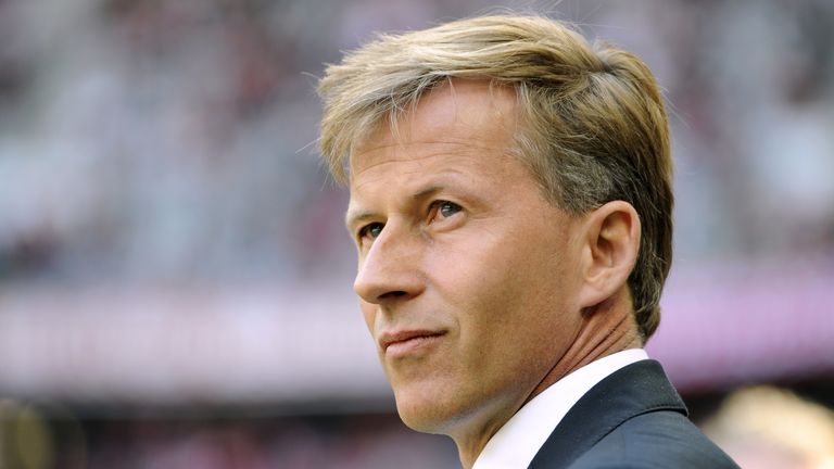 Andries Jonker (2011) übernahm als Interimstrainer und betreute anschließen die zweite Mannschaft. 2012 wurde er Co-Trainer von Magath in Wolfsburg, anschließend Nachwuchstrainer bei Arsenal und 2017 Cheftrainer in Wolfsburg.